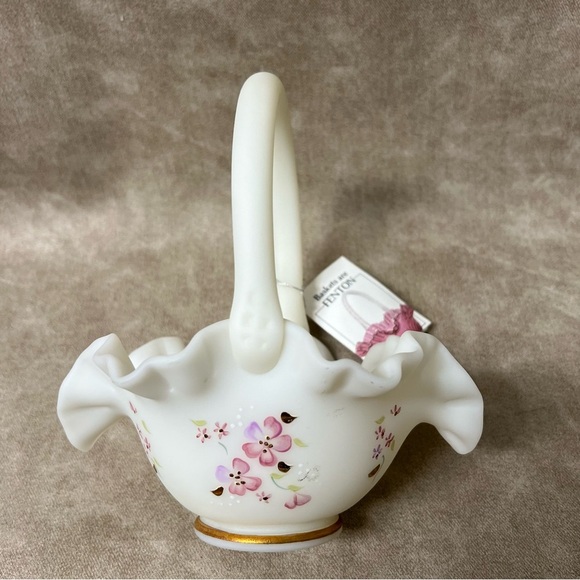 Beautiful Vintage Fenton Basket Hand Painted - Picture 1 of 9